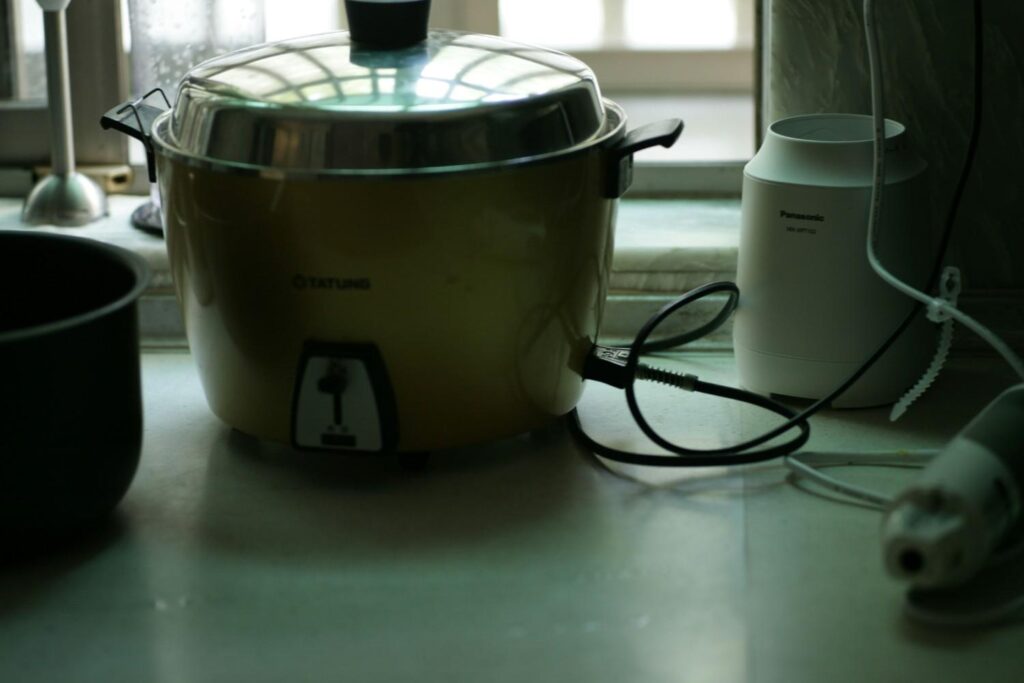 Pressure-cooker-close-to-window